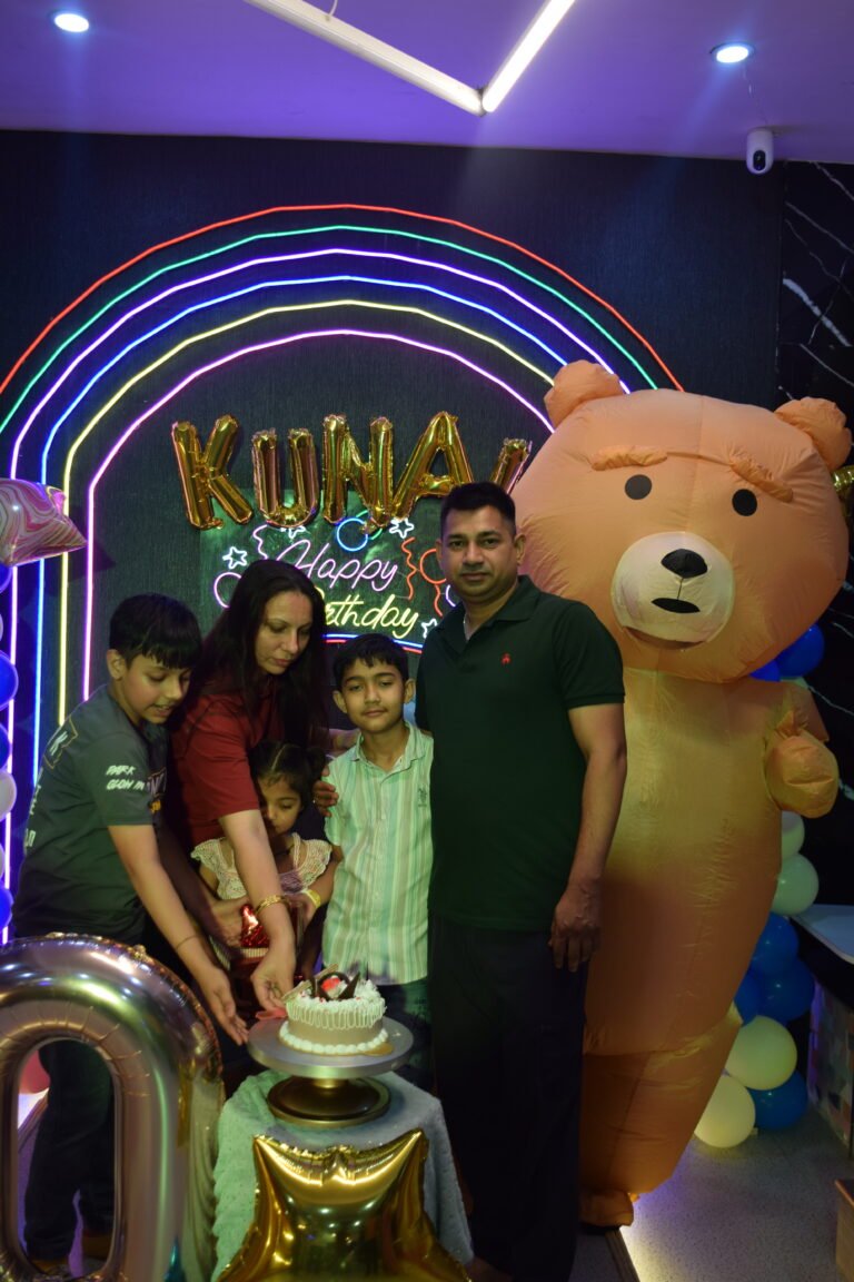 Teddy bear theme birthday party with teddy mascot at Unplug Kids Jind